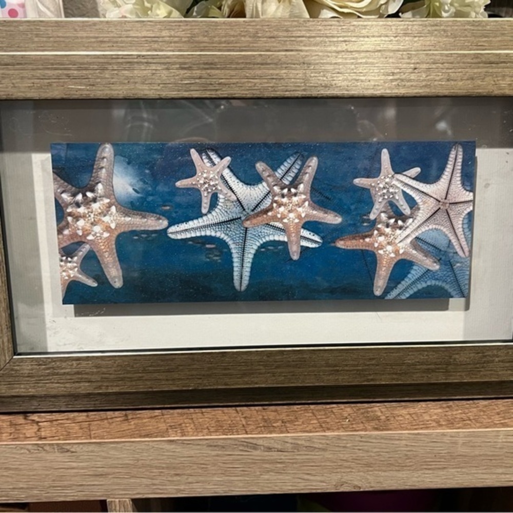 Nice framed starfish photo excellent condition